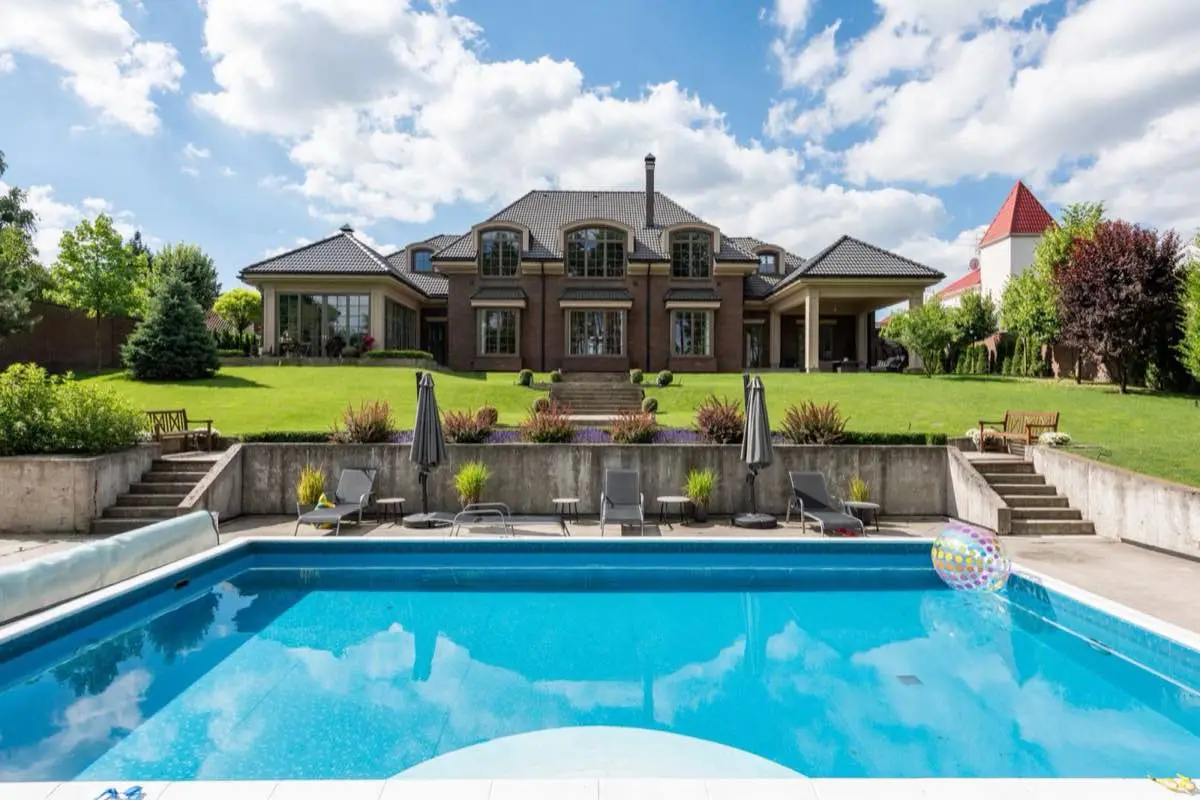 Weekly Pool Cleaning & Service in Elk Grove, CA